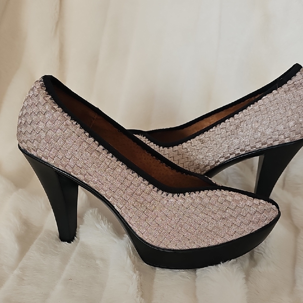 bernie mev. Cream and Black Woven Heels